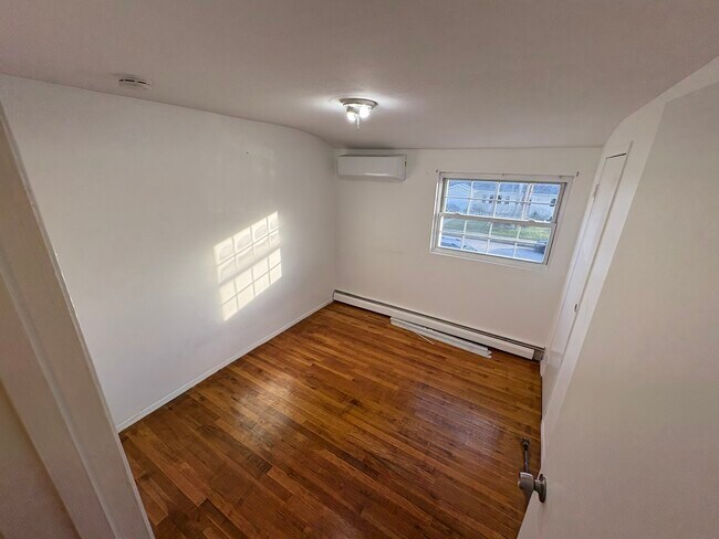 Building Photo - 37 John St