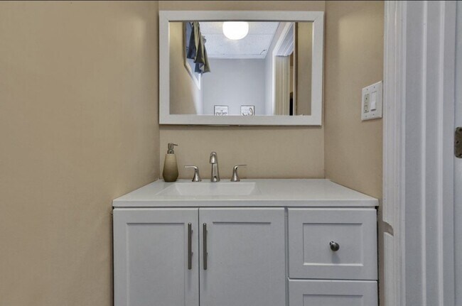 Foto del edificio - 103 Washington Rd