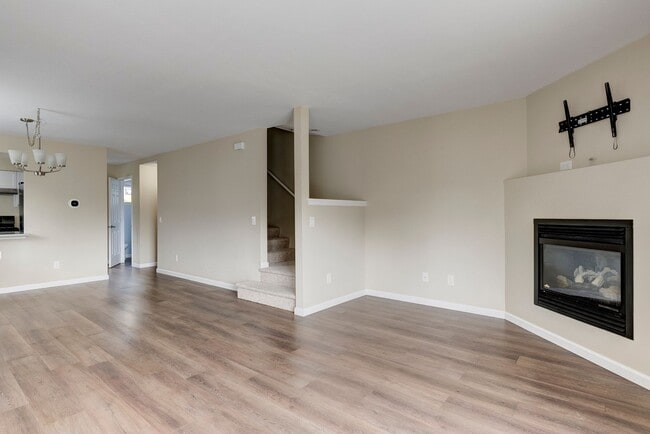 Building Photo - Tri-Level 2 Bed, 2 .5 bath Home near Ft. N...