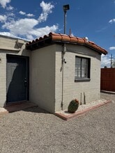 Building Photo - 302 W Flores St