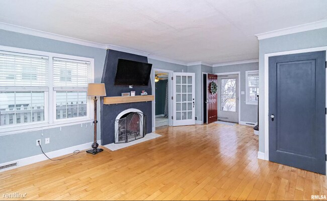 Building Photo - 2 br, 1 bath House - 406 W Albany Ave