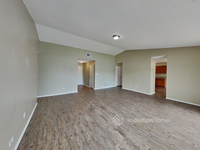 Foto del edificio - 2133 Allspice Ave