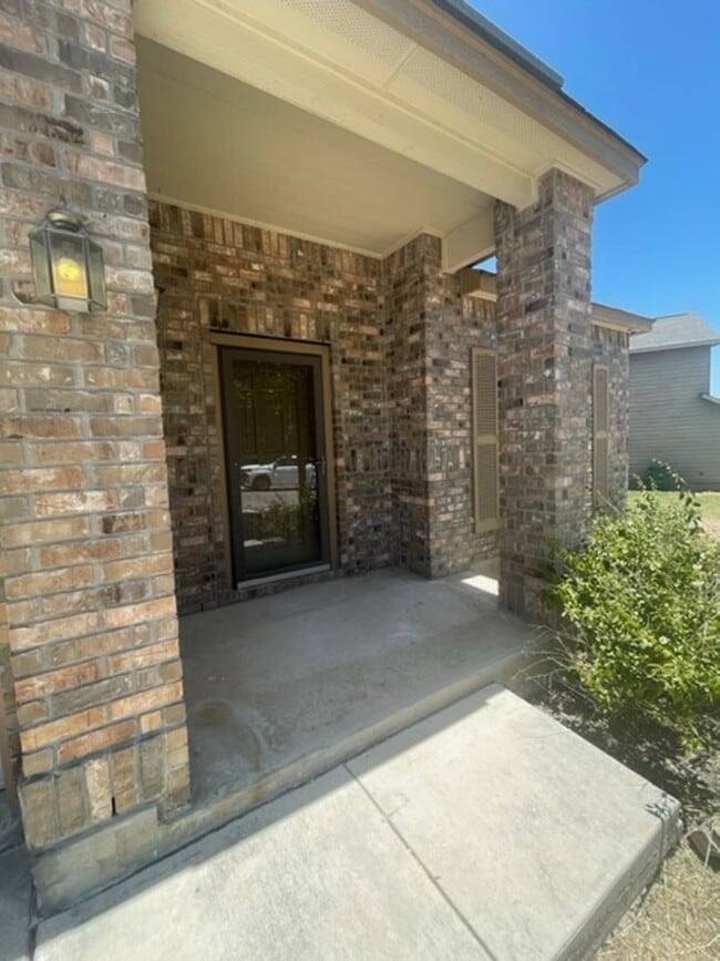 Photo - Spacious 3-Bedroom, 2-Bath Single-Story Ho... House