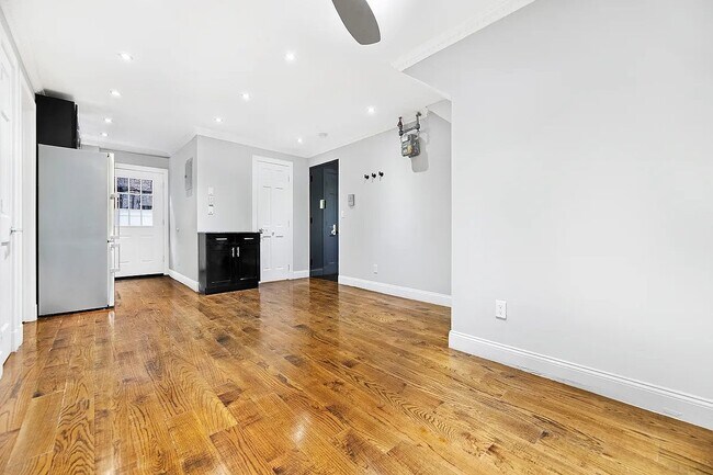 Building Photo - 47 1/2 East 1st Street