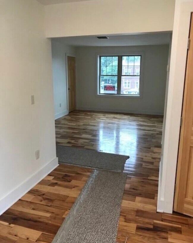 Living room - 13 E Park Row