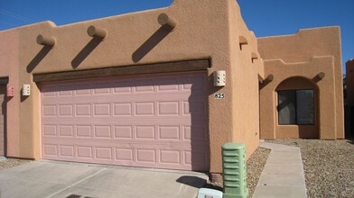 Building Photo - 825 Ocotillo Dr