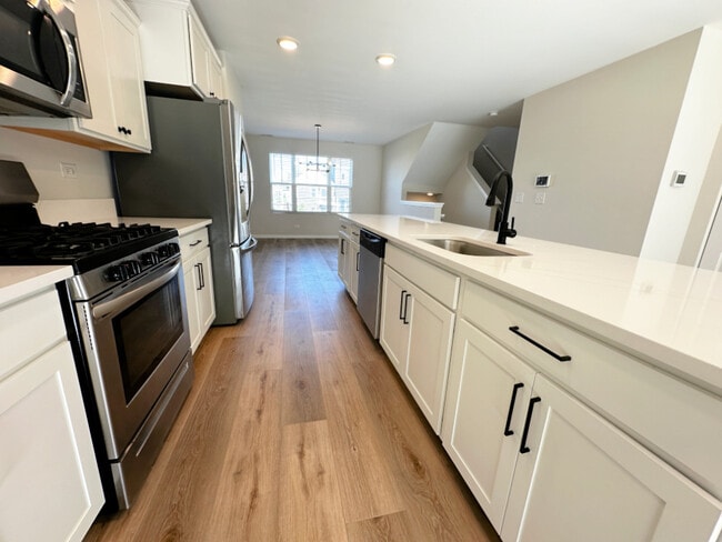 Building Photo - 208 Goldenrod Dr