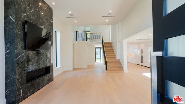 Foto del edificio - 10520 Ashton Ave