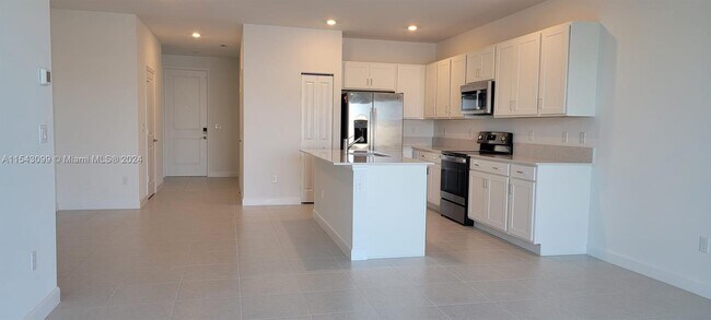 Building Photo - 857 SE grovebush Ln