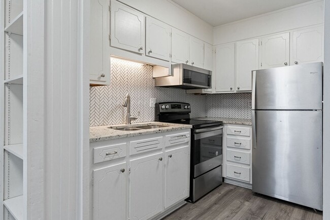Interior Photo - Highland Cliffs