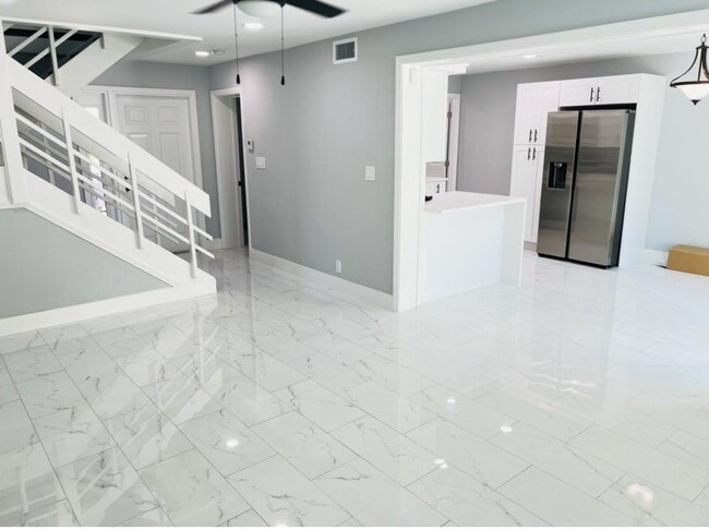 Building Photo - 314 Sunshine Dr