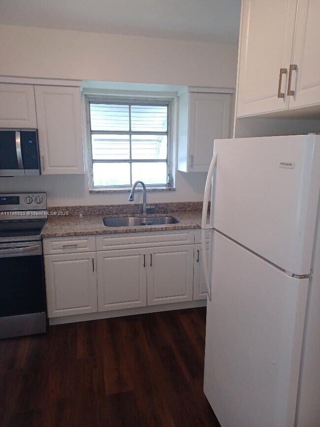 Foto del edificio - 3670 SW 20th St