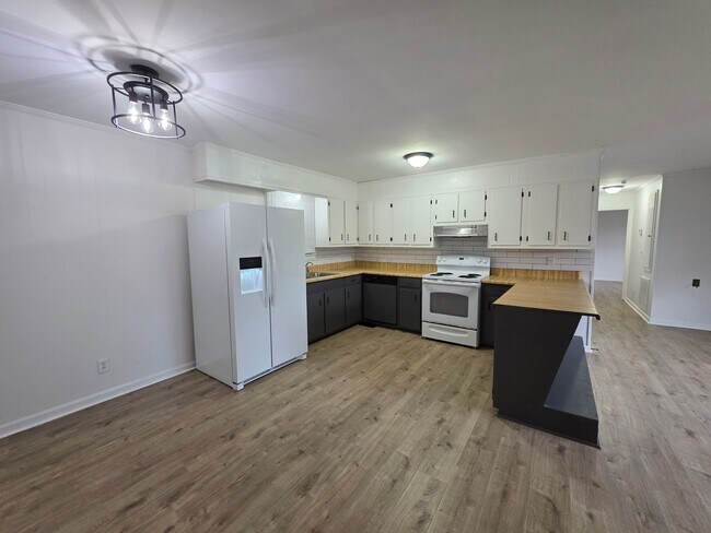 Photo - FOR LEASE Charming All-Brick Home on 1 Acr...