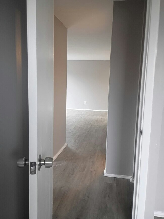 Foto del edificio - 13430 Euclid Ave