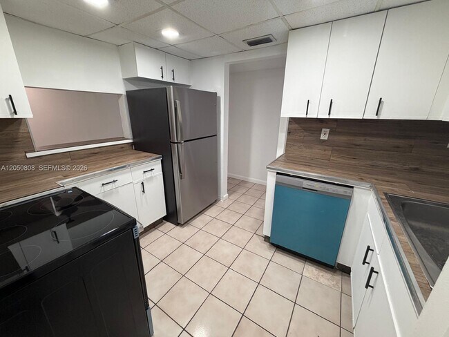 Building Photo - 13700 SW 62nd St