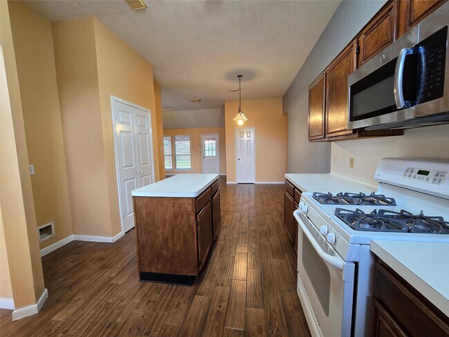 Foto del edificio - 8927 Diamond Lake Ln