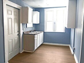 Building Photo - 3206 W 50th St