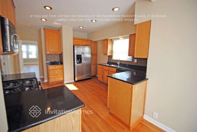 Building Photo - 5404 S Rutherford Ave