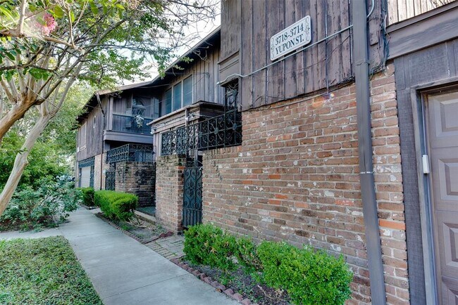 Building Photo - 3714 Yupon St