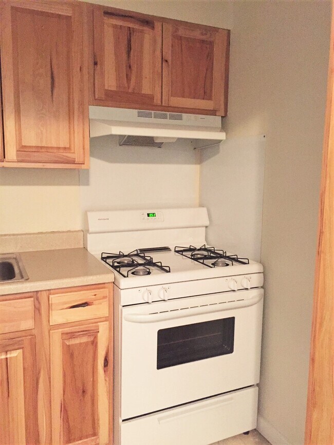 Kitchen - 2527 Hydraulic Rd