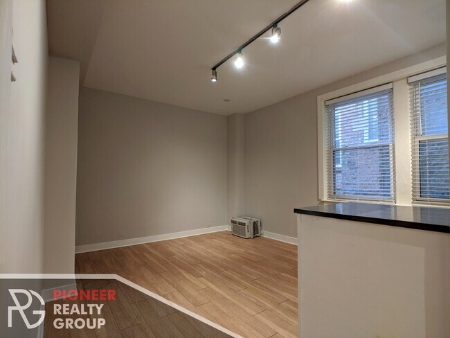 Building Photo - 511 W Belmont Ave