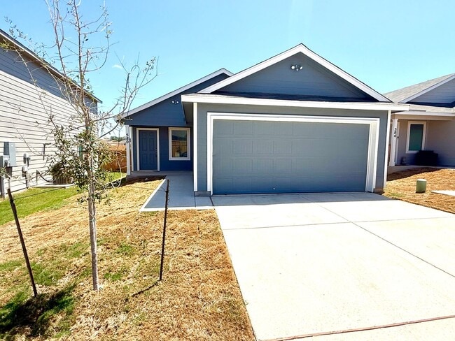 Building Photo - AVAILABLE NOW! FIRST TIME RENTAL 3 Bedroom...