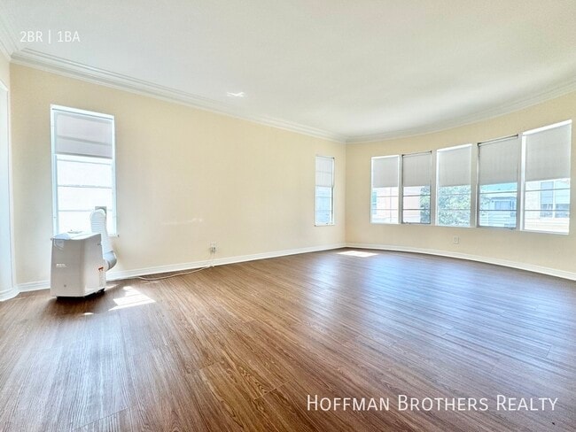 Building Photo - 120 Flores St