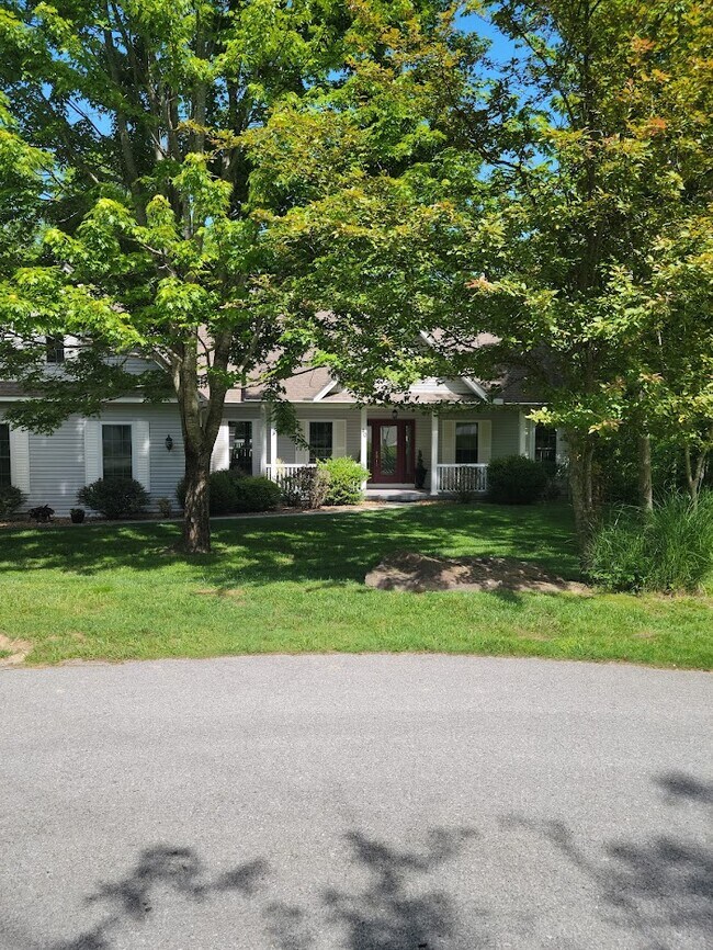 40 Marquette Terrace, Crossville, TN 38558 House for Rent in