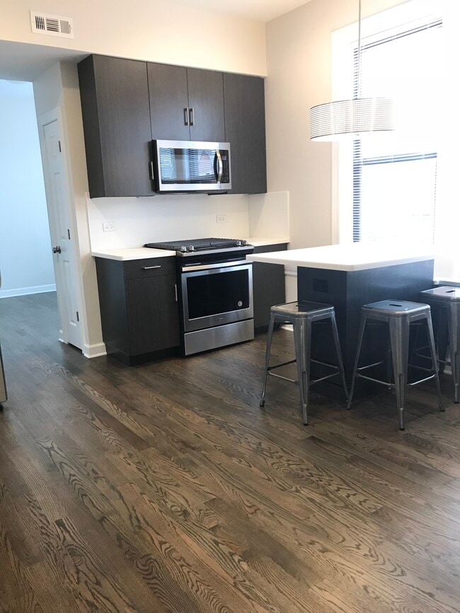 Kitchen/Dining area (Apts 2R) - 612 S Loomis St