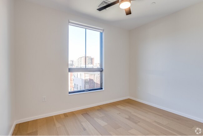 Building Photo - 15 Burney St
