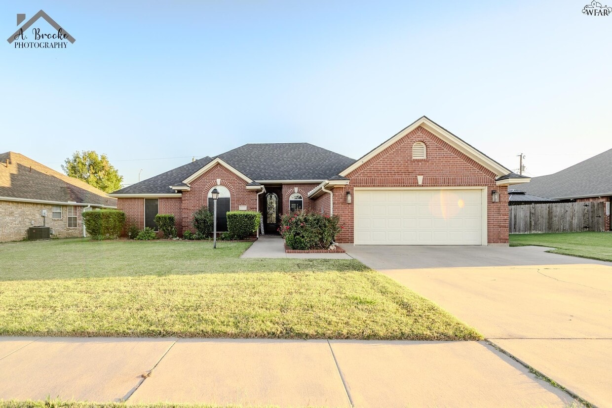 Foto principal - 4901 Belair Blvd