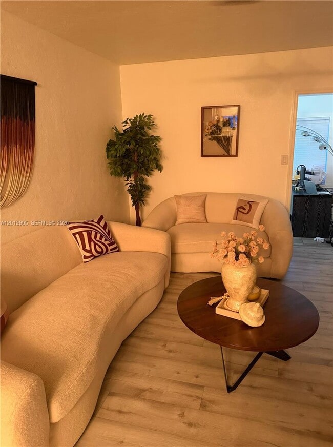 Foto del edificio - 365 NW 103rd St