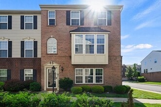 Building Photo - 601 Pointe View Dr