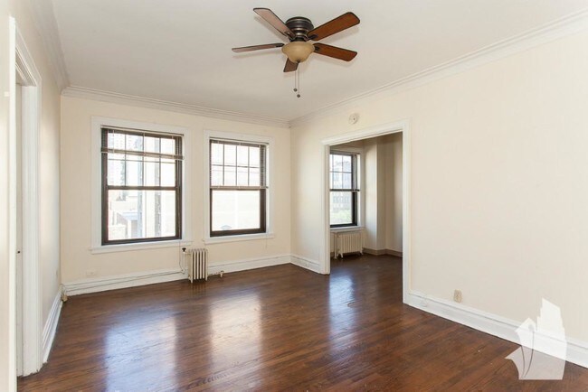 Foto del edificio - 540 W Briar Pl