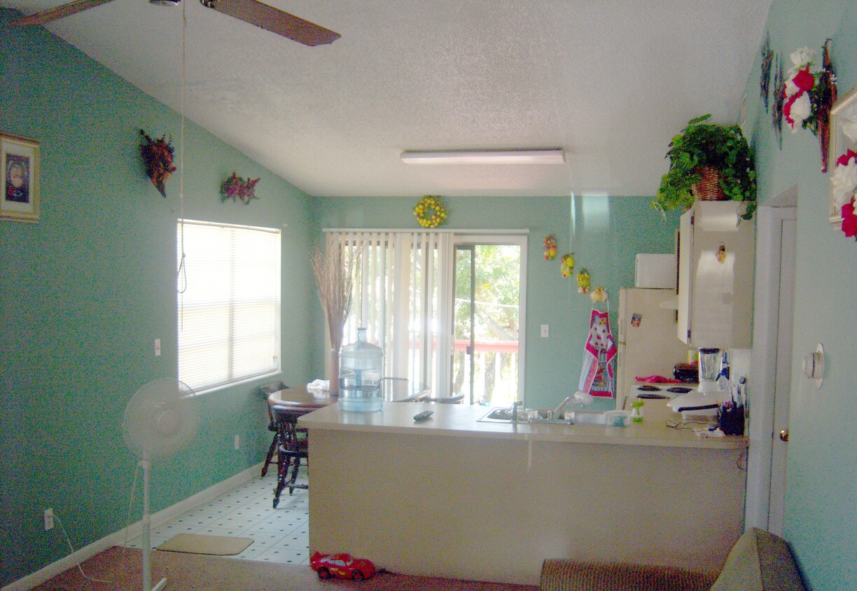 Primary Photo - 11713-11715 N 15th St