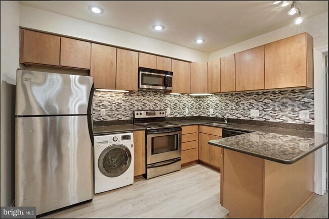 Building Photo - 660 Morton Pl NE