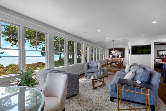 Building Photo - 912 Peconic Bay Blvd