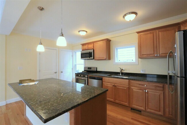 Building Photo - 29 Elmwood St