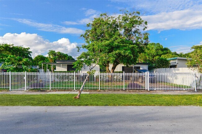 Foto del edificio - 415 NW 133rd St