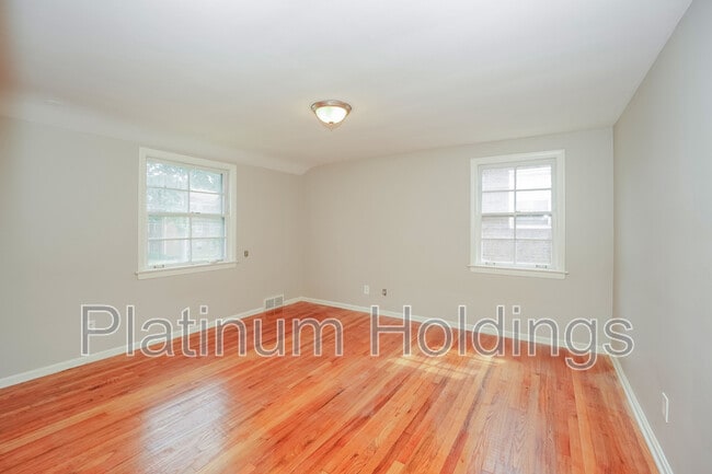 Foto del edificio - 13790 Cedar Rd
