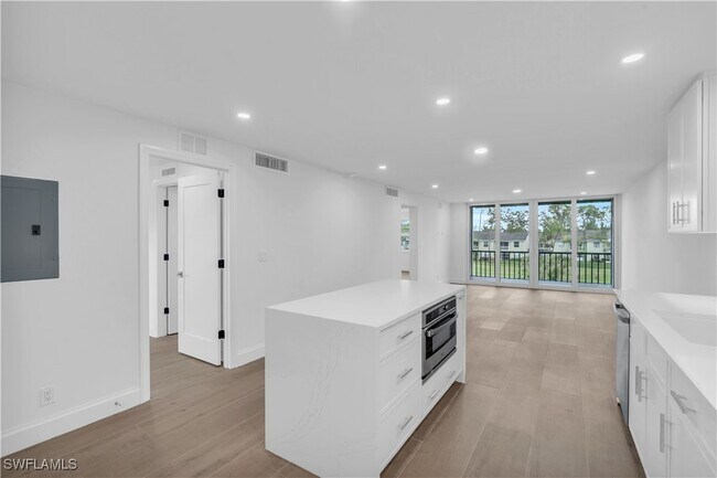 Foto del edificio - 1085 Forest Lakes Dr