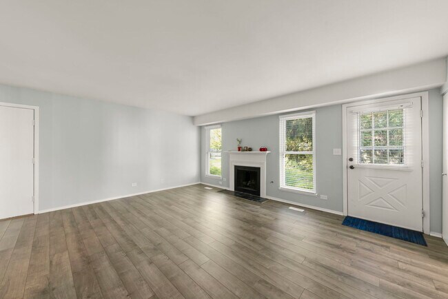 Building Photo - 2460 Devonshire Ct