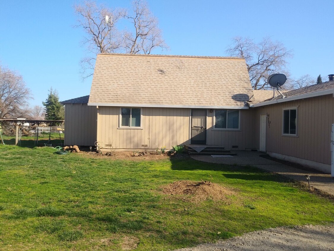 Building Photo - 2031 Oroville-Chico Hwy