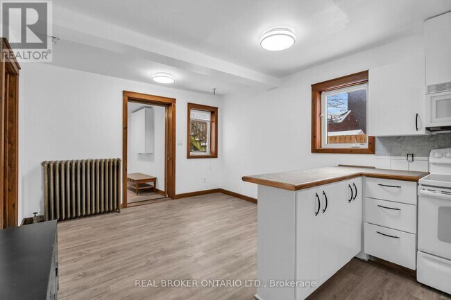 Photo du bâtiment - UNIT B - 18 FIRST AVENUE