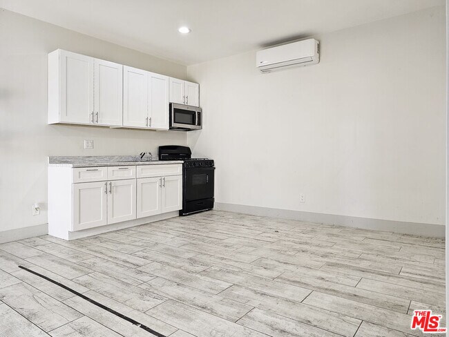 Building Photo - 38580 Rancho Los Cerritos Dr