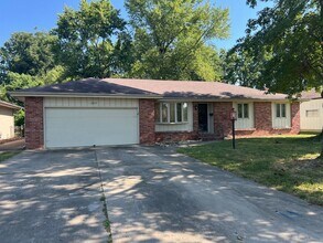 Building Photo - 1217 E Sunset Ct