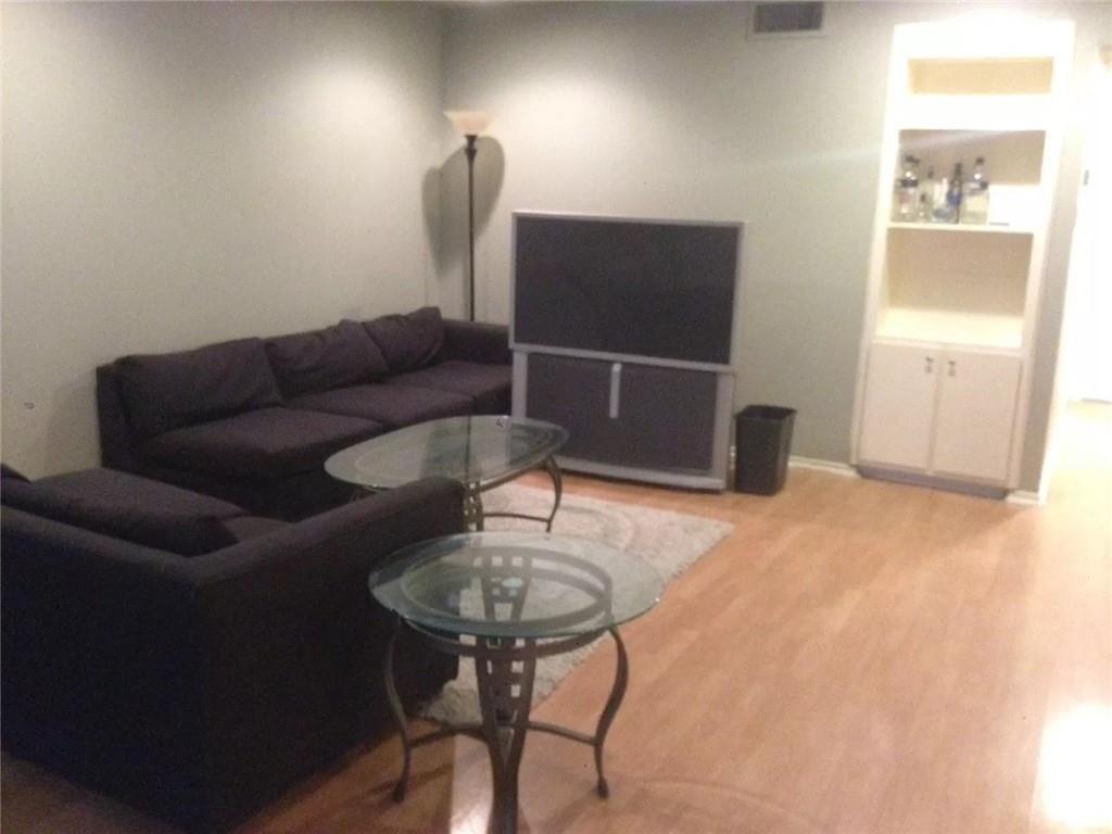 Foto principal - 2401 Leon St