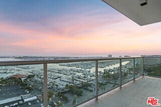 Foto del edificio - 13700 Marina Pointe Dr