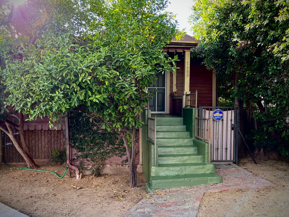 Upstairs Unit - 1489 Wallace Ave