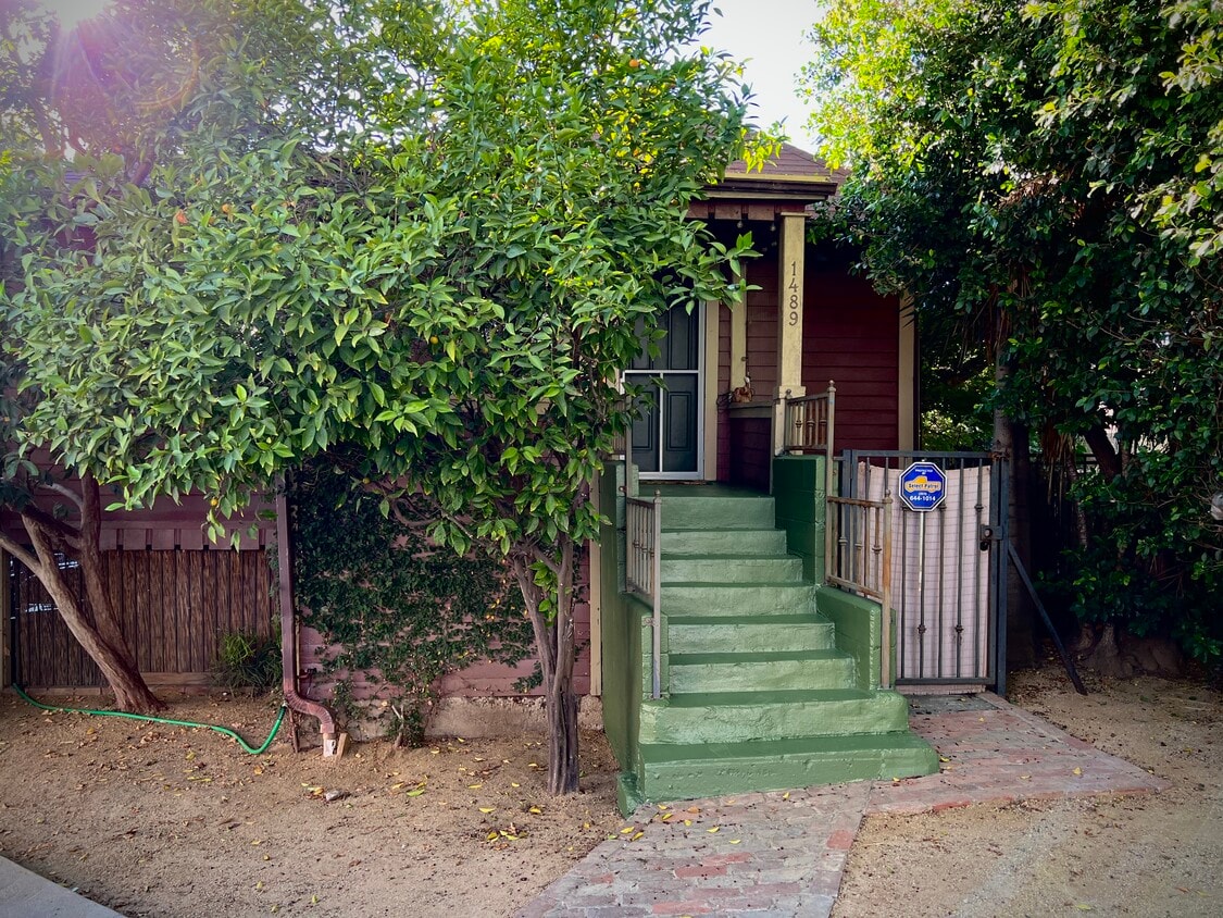 Upstairs Unit - 1489 Wallace Ave